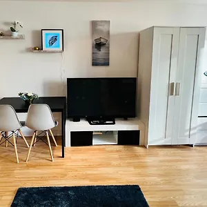 https://modern-canary-studio-wifi.brighton-hotels-england.com