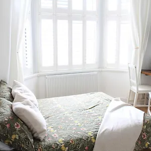 https://private-toilet-15-min-to-central.brighton-hotels-england.com
